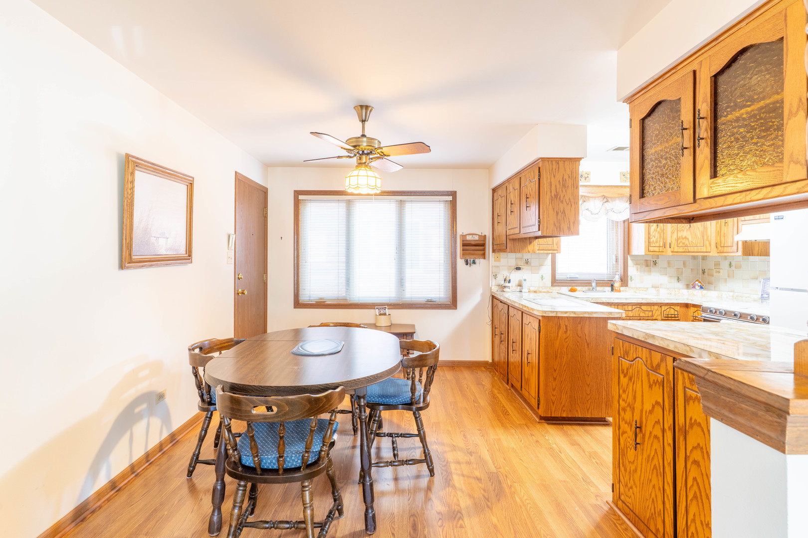6401 West 64th Place, Unit 2W Chicago, IL 60638 - Photo 7 of 41 a dining room with furniture and window