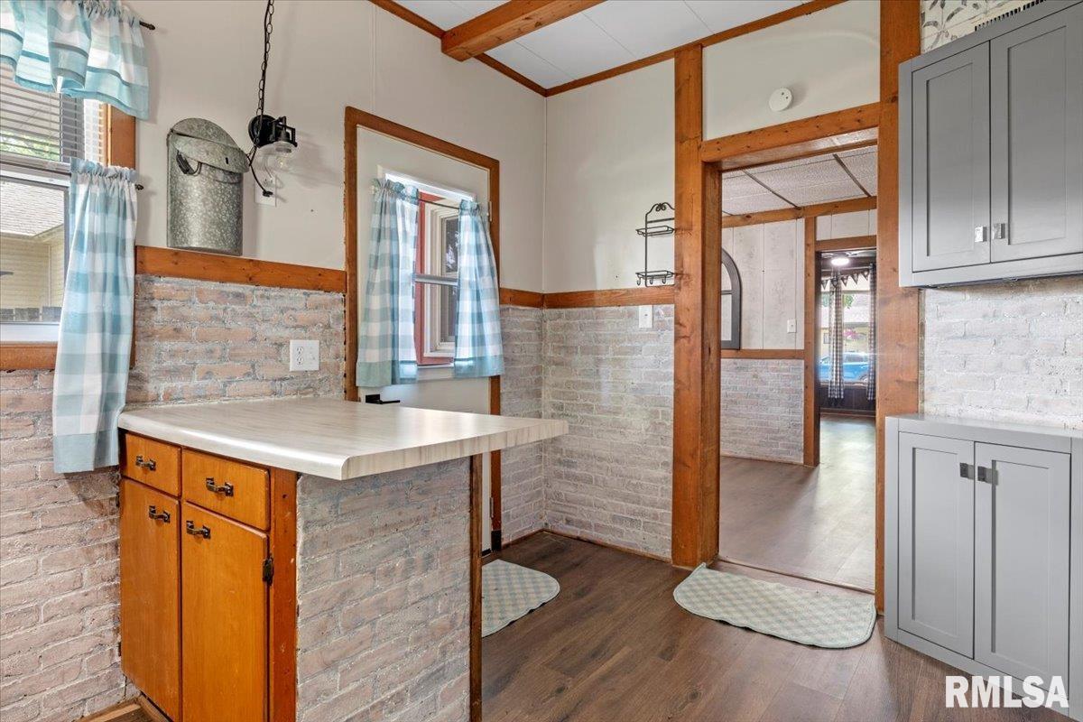 209 West Madison Street Athens, IL 62613 - Photo 11 of 30 Gallery Image 11