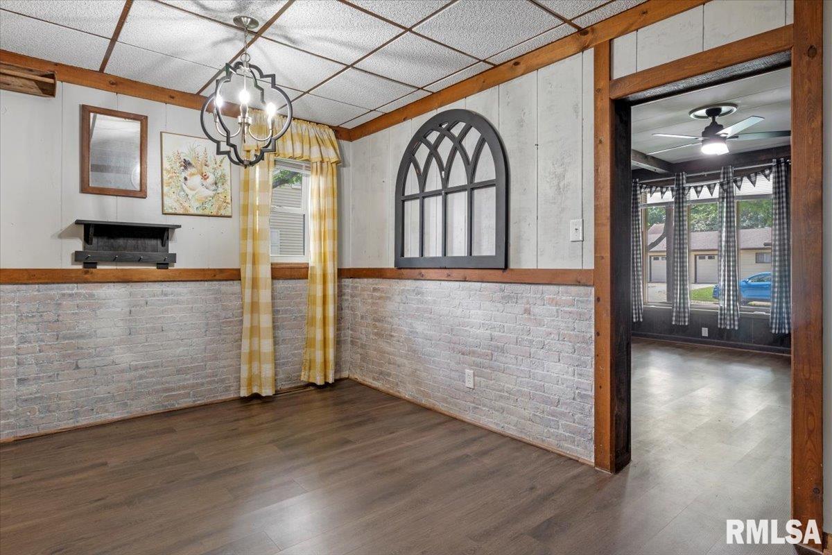 209 West Madison Street Athens, IL 62613 - Photo 12 of 30 Gallery Image 12