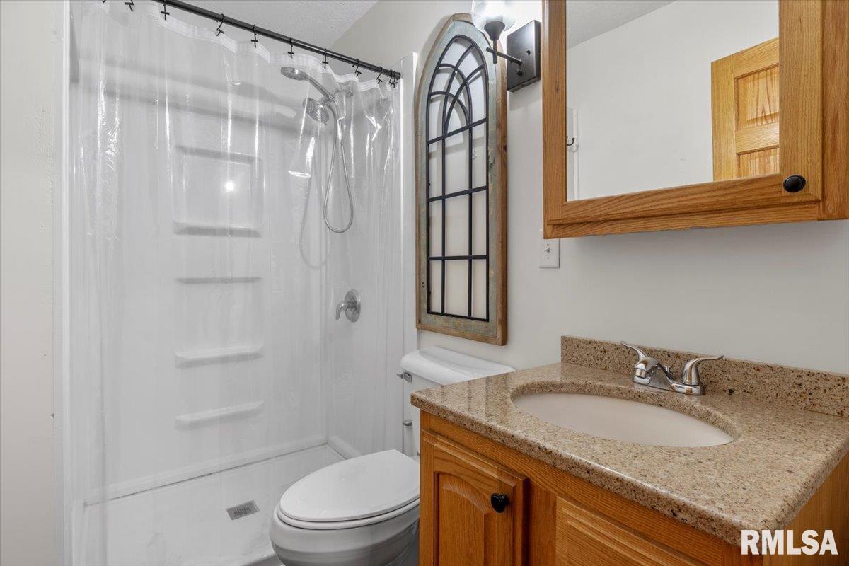 209 West Madison Street Athens, IL 62613 - Photo 21 of 30 Gallery Image 21