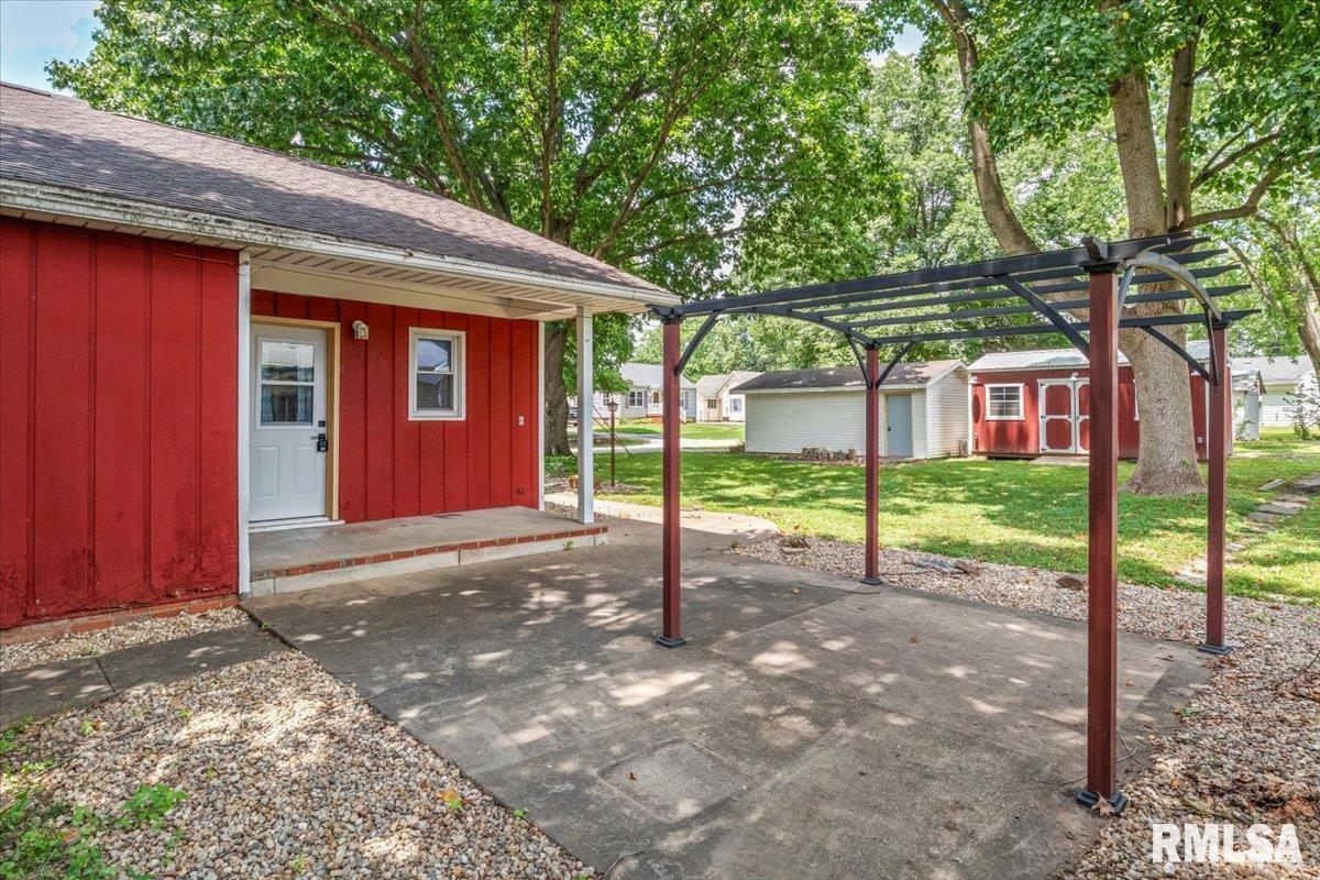 209 West Madison Street Athens, IL 62613 - Photo 29 of 30 Gallery Image 29
