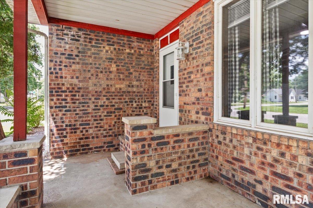 209 West Madison Street Athens, IL 62613 - Photo 4 of 30 Gallery Image 4