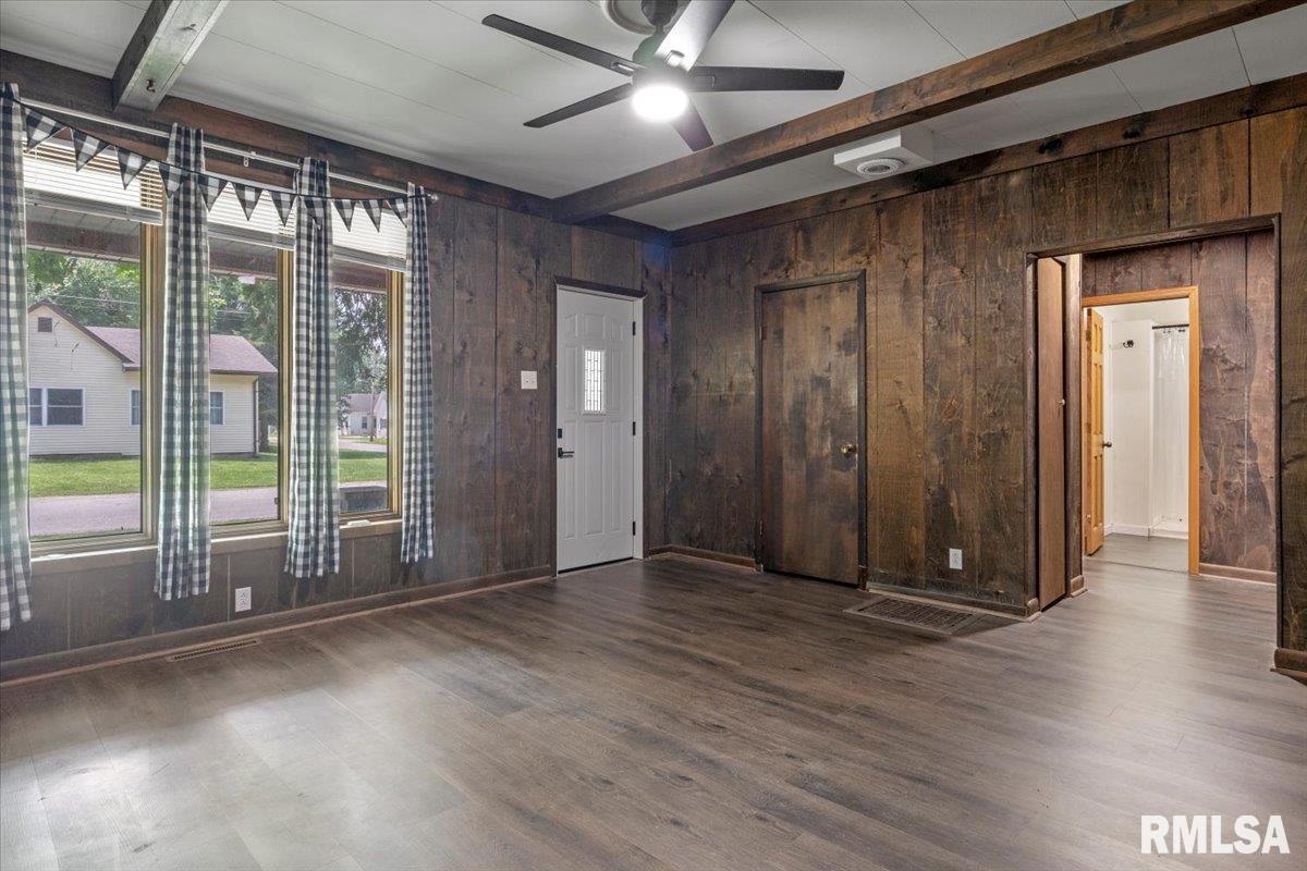 209 West Madison Street Athens, IL 62613 - Photo 6 of 30 Gallery Image 6