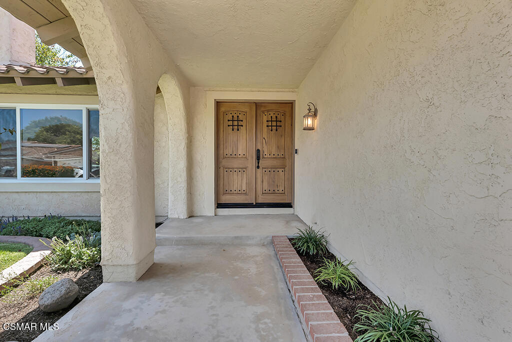 4745 Avedon Road Moorpark, CA 93021 - Photo 3 of 41