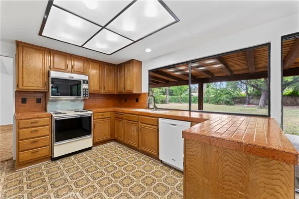 $1,250,000 | 10632 Nevada Avenue, Chatsworth, CA 91311