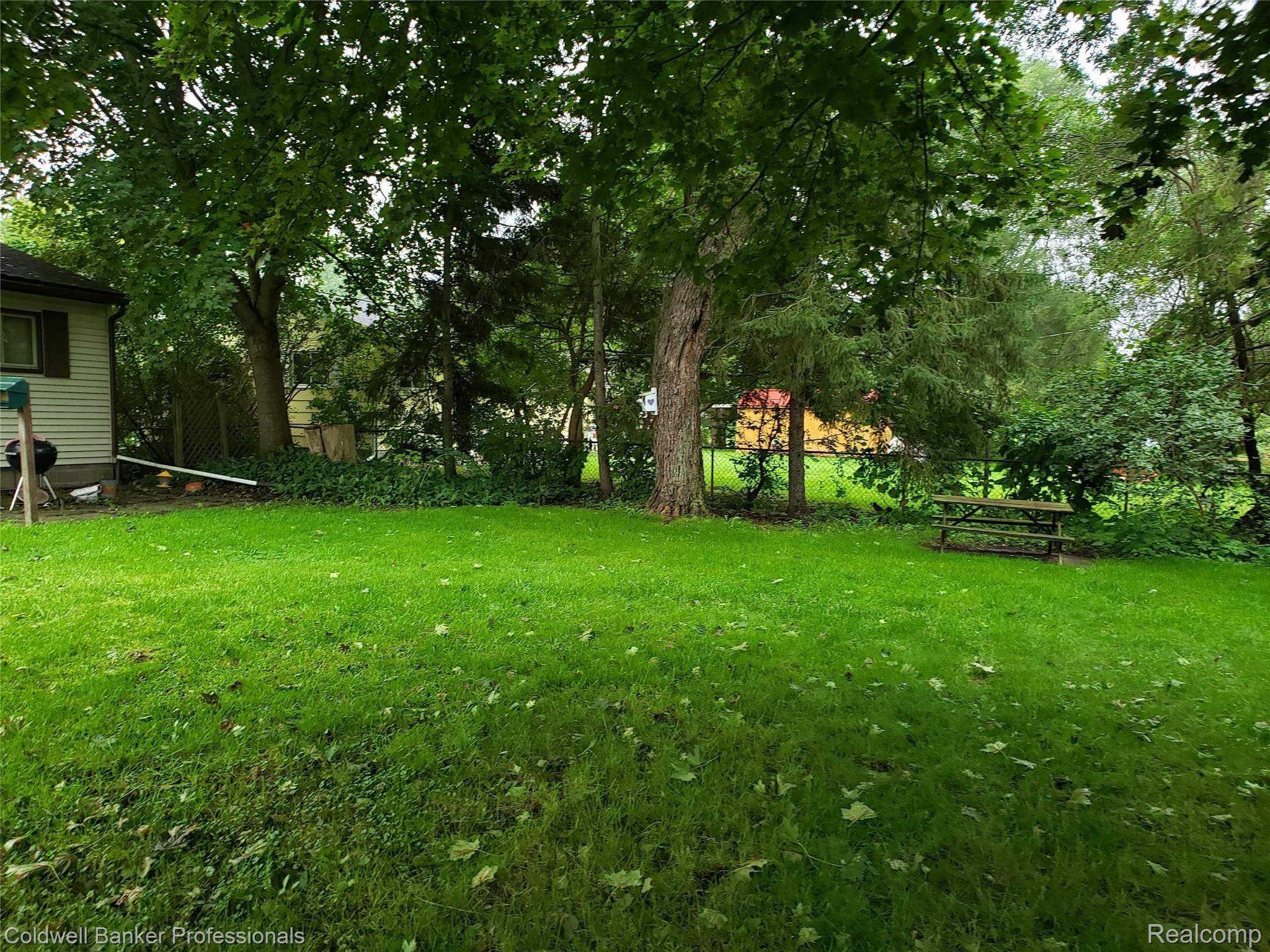 4461 Grange Hall Road Holly, MI 48442 - Photo 5 of 31 backyard 4.jpg