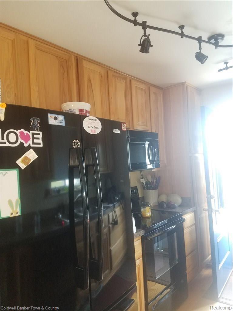 10252 Byron Road Howell, MI 48855 - Photo 8 of 15 20170715_121444.jpg