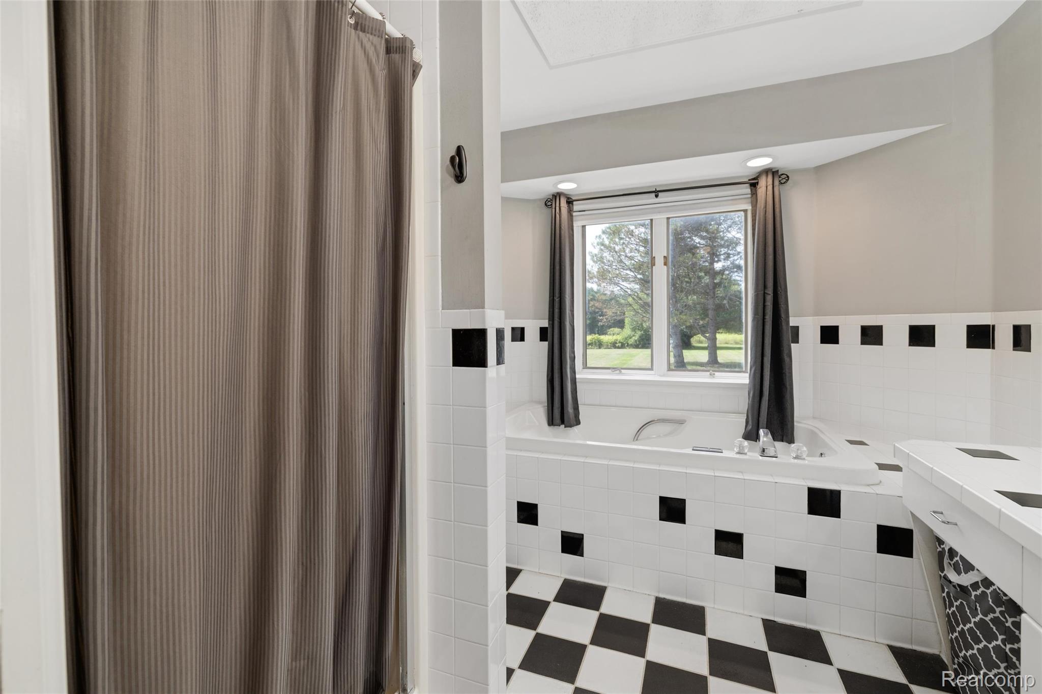 4489 North Oak Road Davison, MI 48423 - Photo 45 of 94 16.jpg