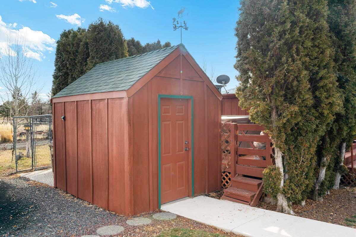 8242 Southwest Sand Ridge Road Terrebonne, OR 97760 - Photo 35 of 50 47-Exterior