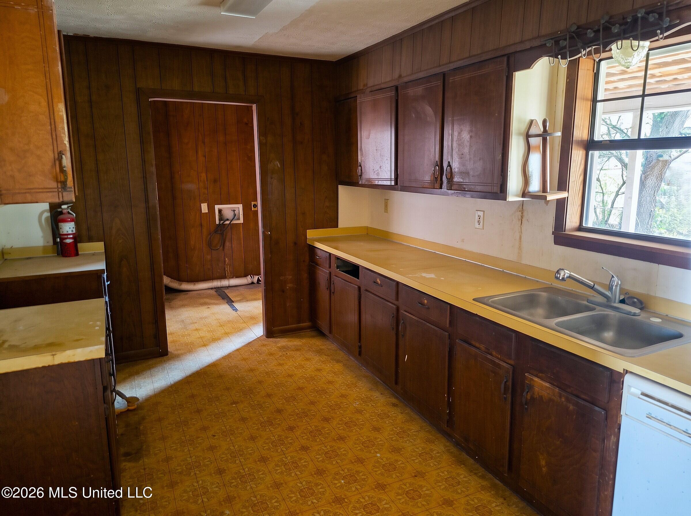 2 (Kitchen View 1)