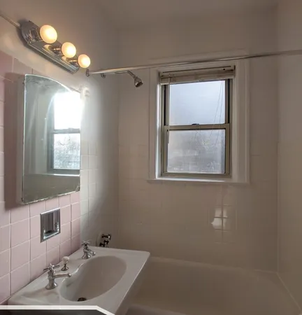 $1,850 | 2536 North Sawyer Avenue, Unit 206, Chicago, IL 60647