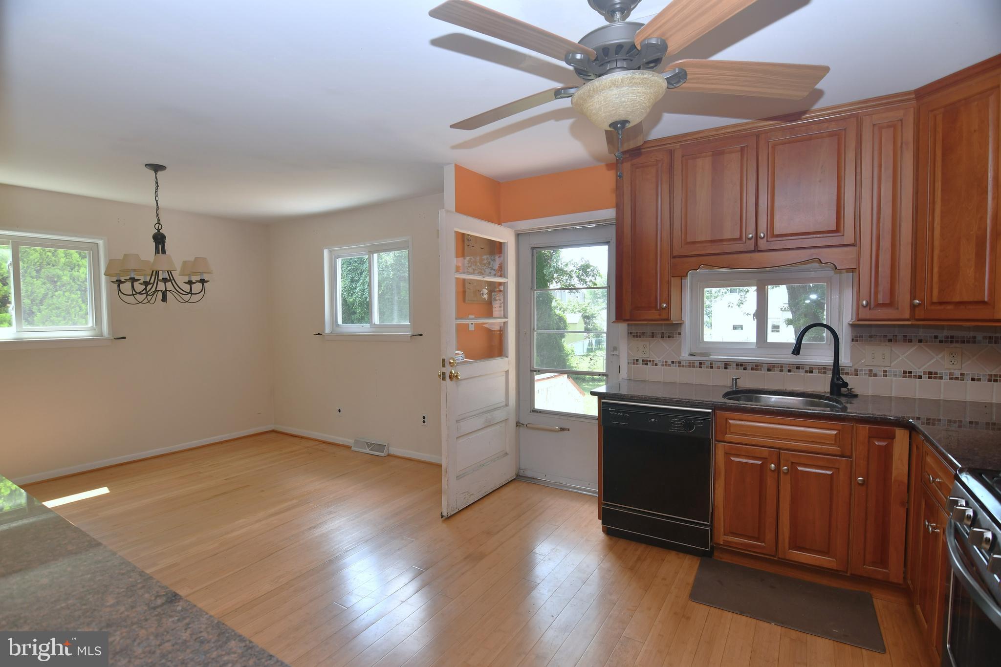 942 Mearns Road Warminster, PA 18974 - Photo 7 of 18