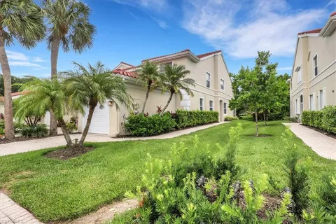 $399,000 | 890 Eastham Way, Unit Q102, Naples, FL 34104