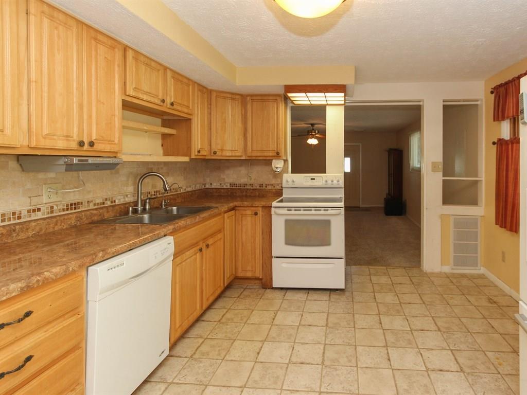 4237 Solun Road Indianapolis, IN 46221 - Photo 8 of 21 Gallery Image 8