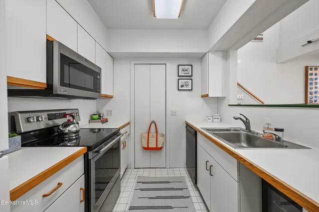 $548,000 | 19 Hawthorne Road, Unit 3B STABLES, Stockbridge, MA 01262