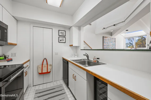 $548,000 | 19 Hawthorne Road, Unit 3B STABLES, Stockbridge, MA 01262