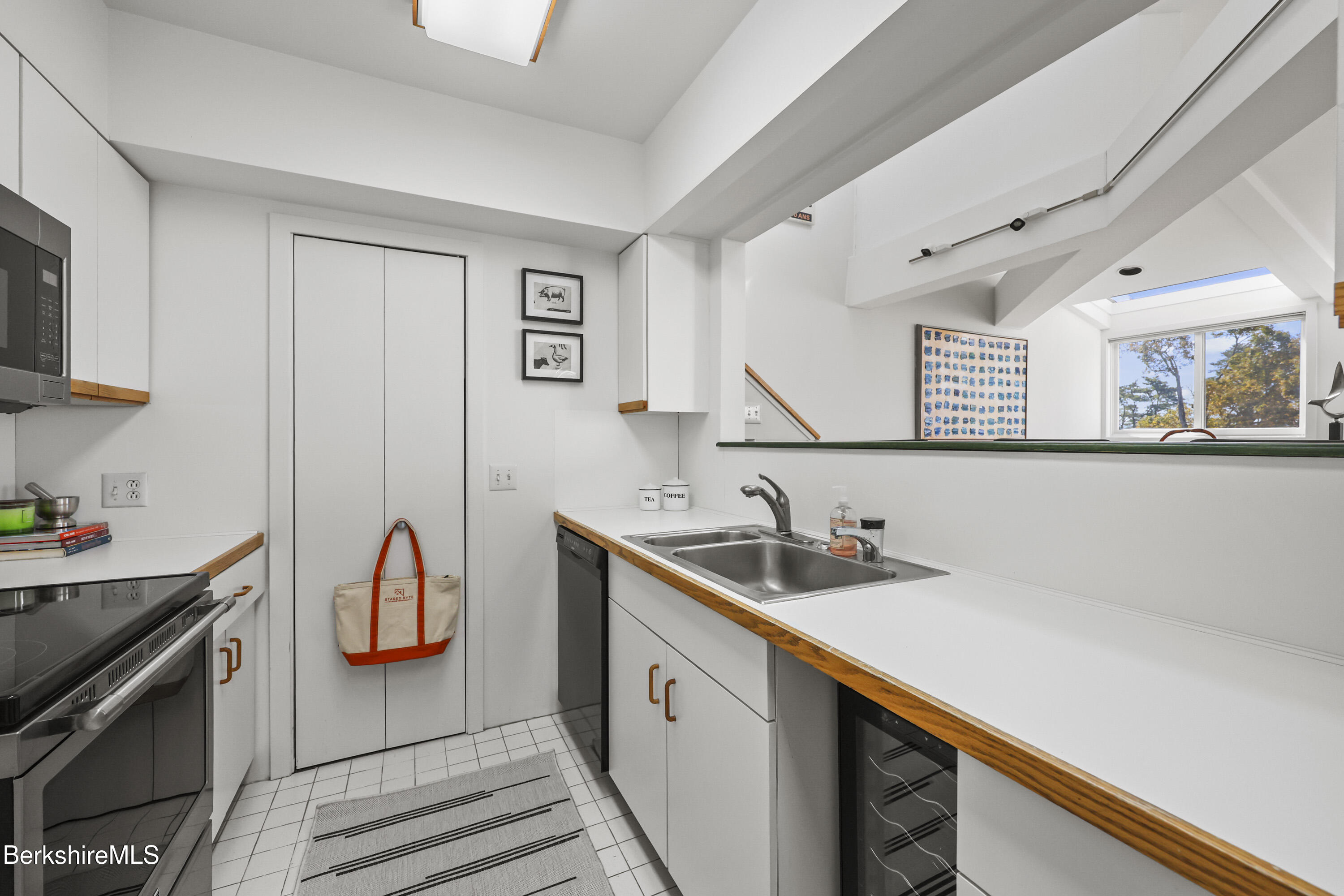 19 Hawthorne Road, Unit 3B STABLES Stockbridge, MA 01262 - Photo 12 of 34 100 Kitchen