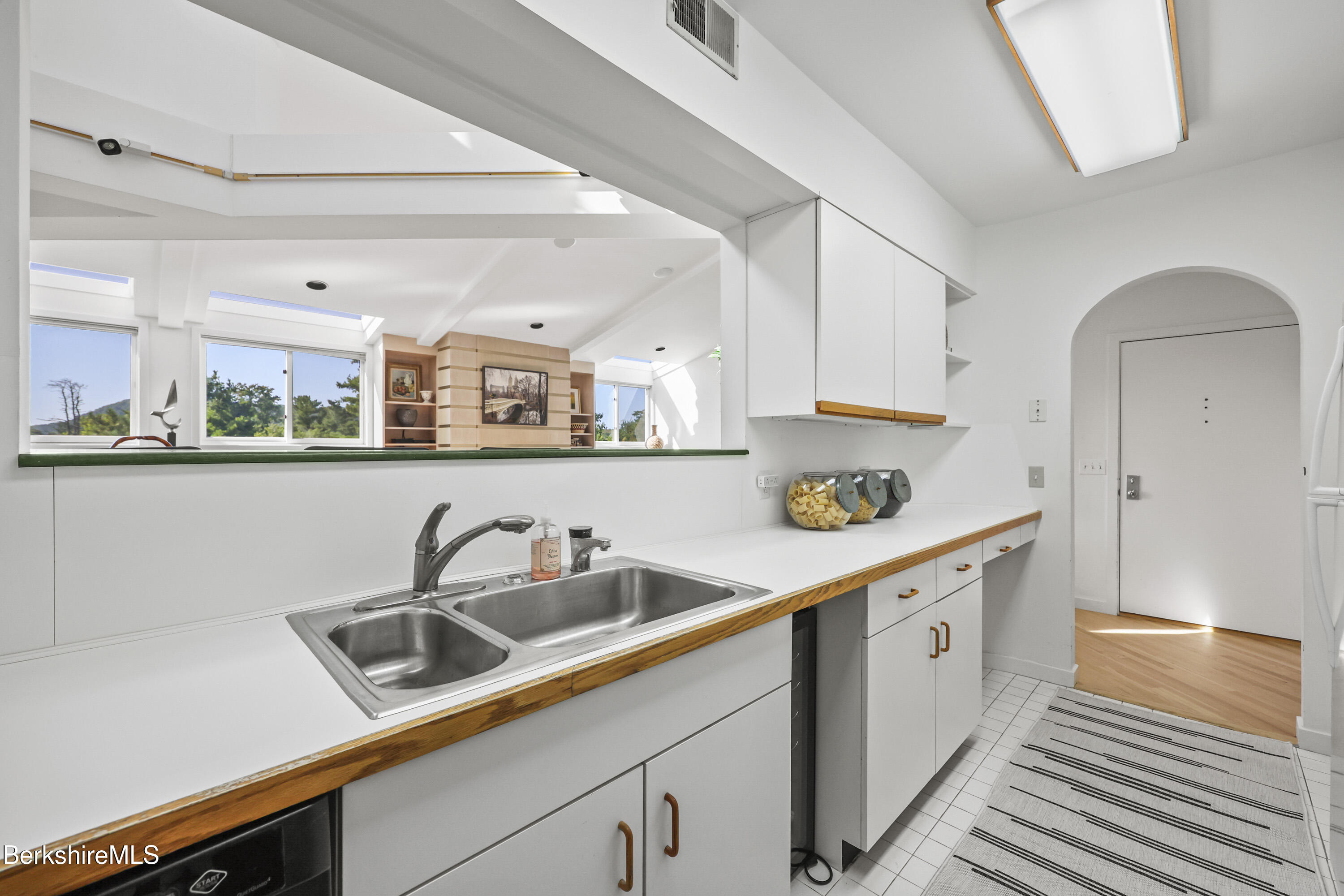 19 Hawthorne Road, Unit 3B STABLES Stockbridge, MA 01262 - Photo 13 of 34 110 Kitchen