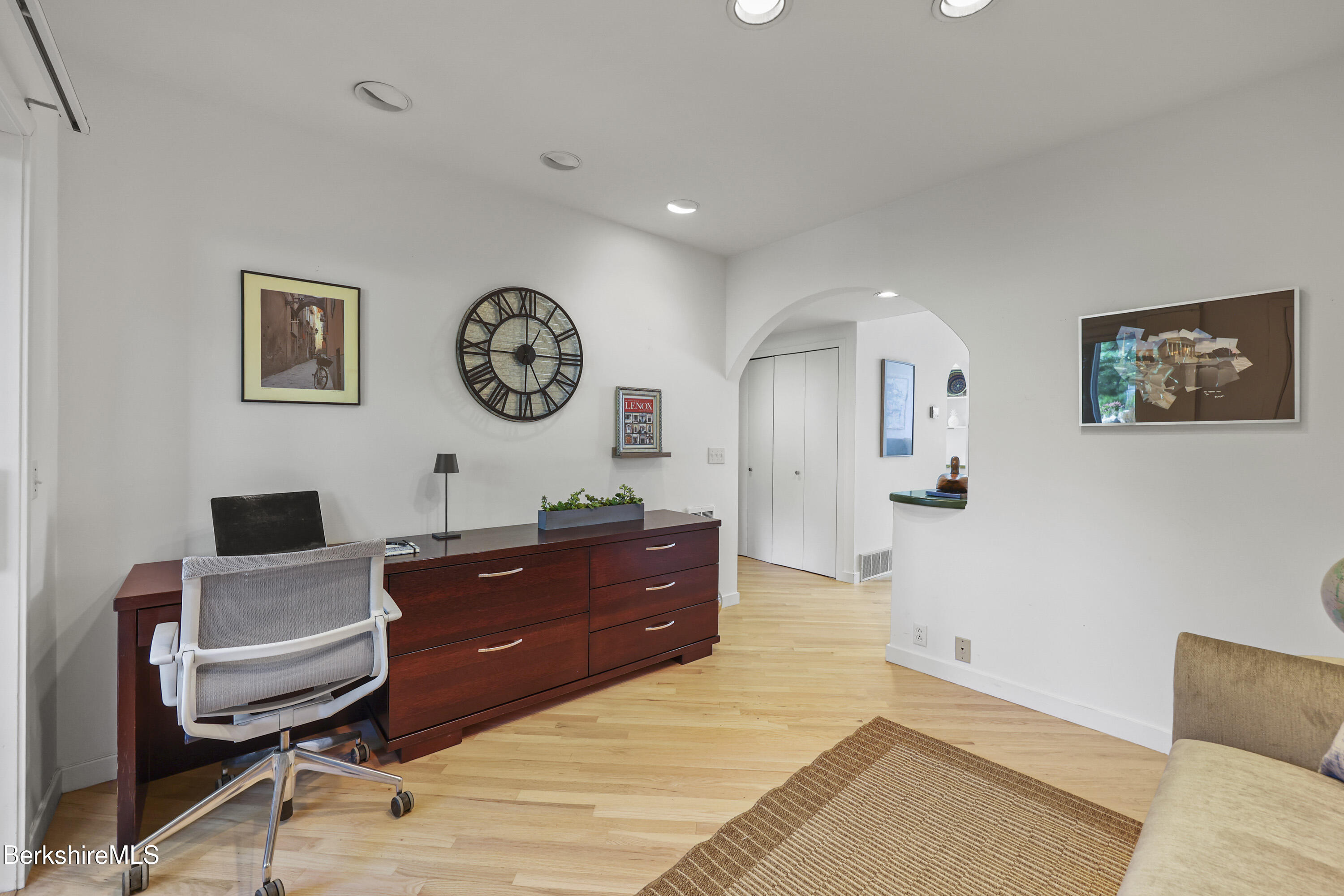 19 Hawthorne Road, Unit 3B STABLES Stockbridge, MA 01262 - Photo 15 of 34 120 Office