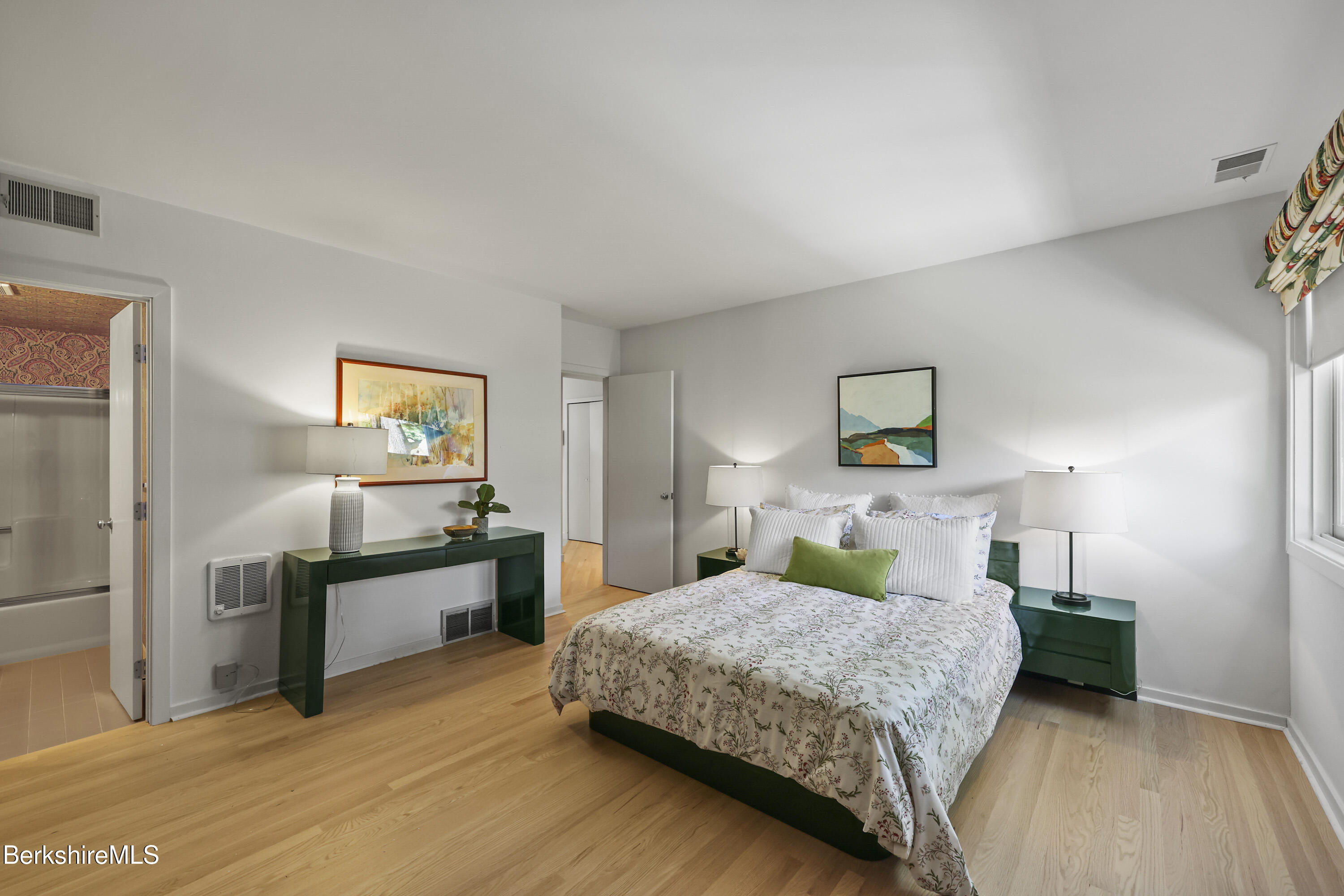 19 Hawthorne Road, Unit 3B STABLES Stockbridge, MA 01262 - Photo 18 of 34 First floor bedroom