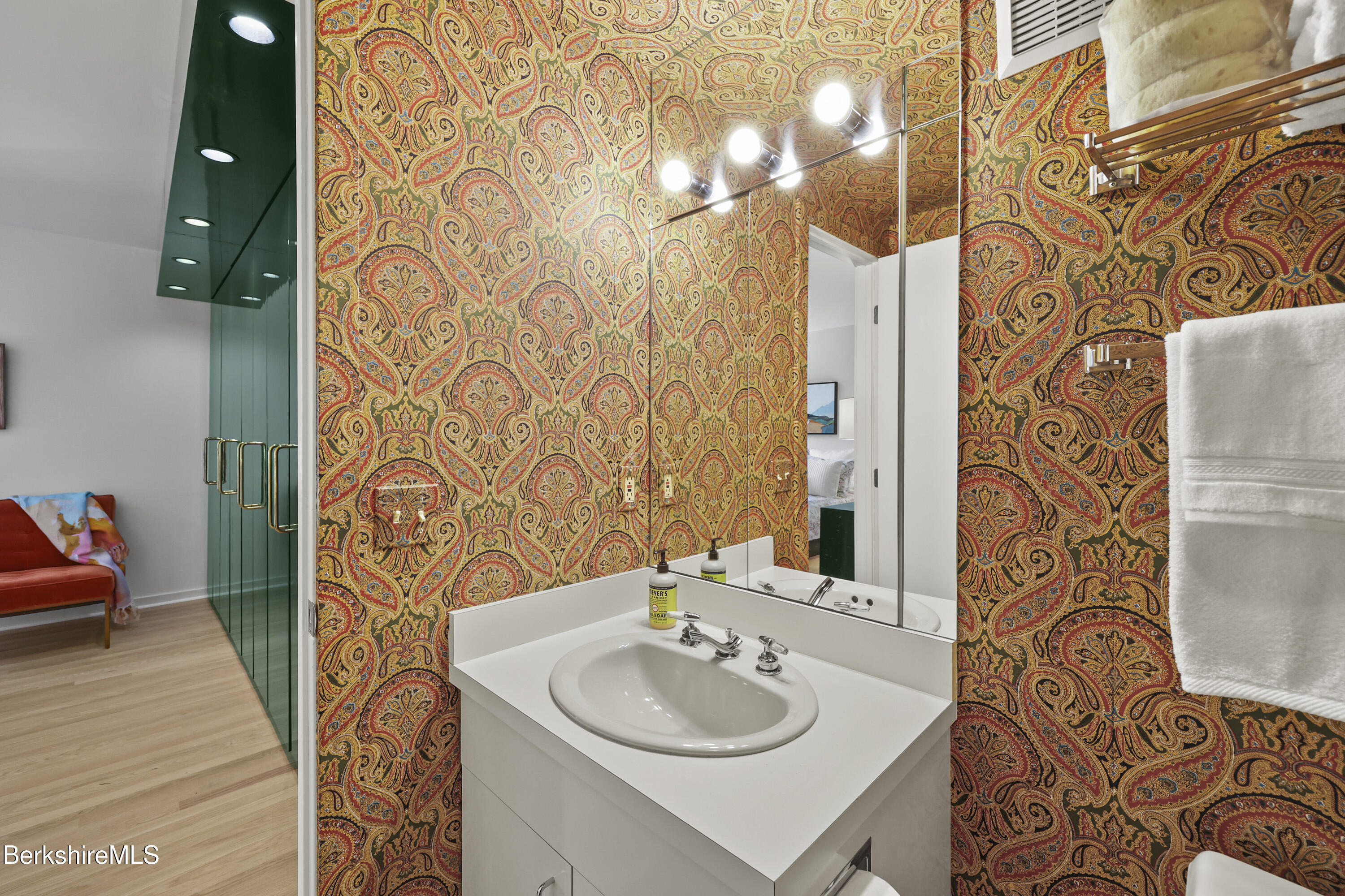 19 Hawthorne Road, Unit 3B STABLES Stockbridge, MA 01262 - Photo 19 of 34 First floor full-bath