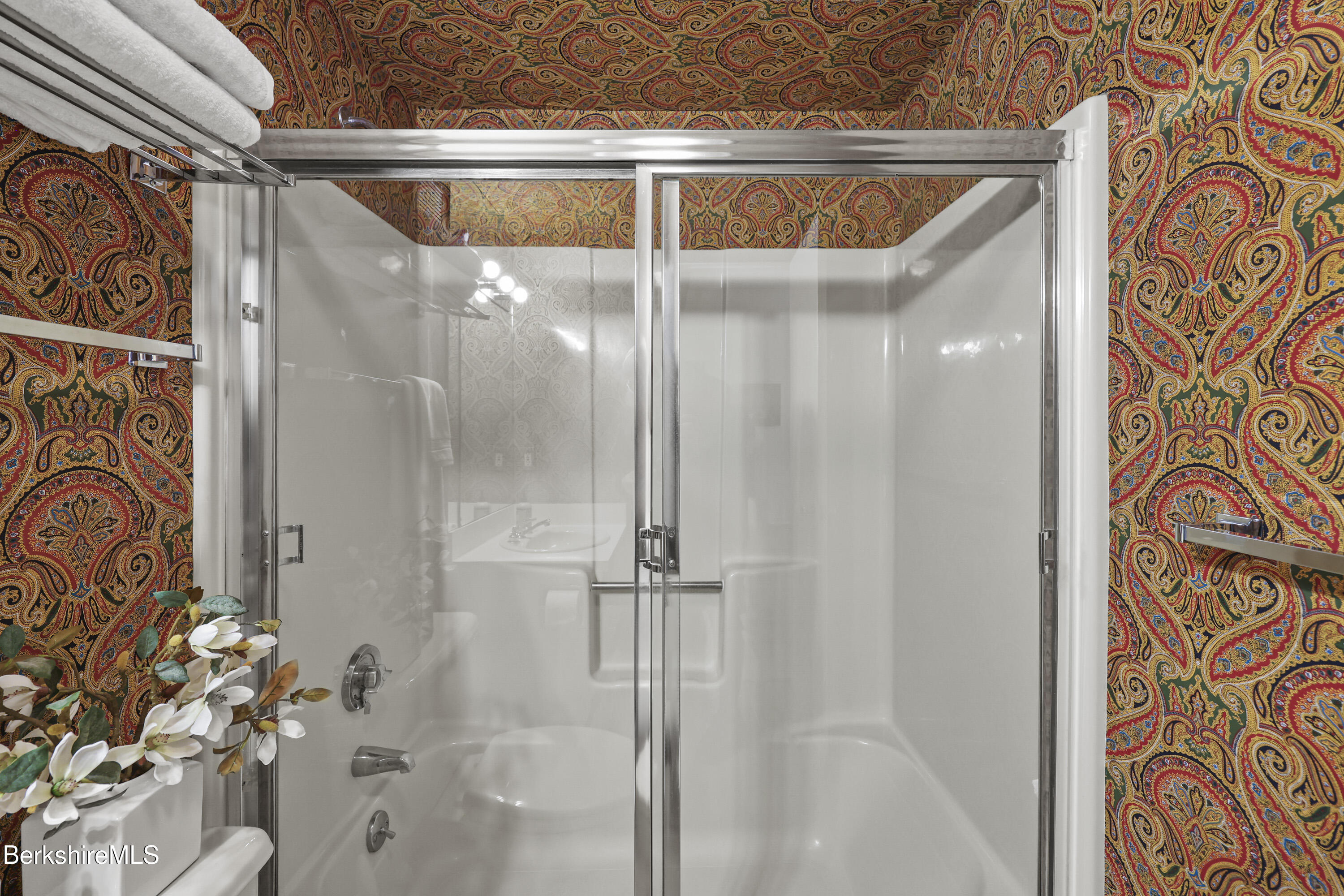 19 Hawthorne Road, Unit 3B STABLES Stockbridge, MA 01262 - Photo 20 of 34 First floor full-bath