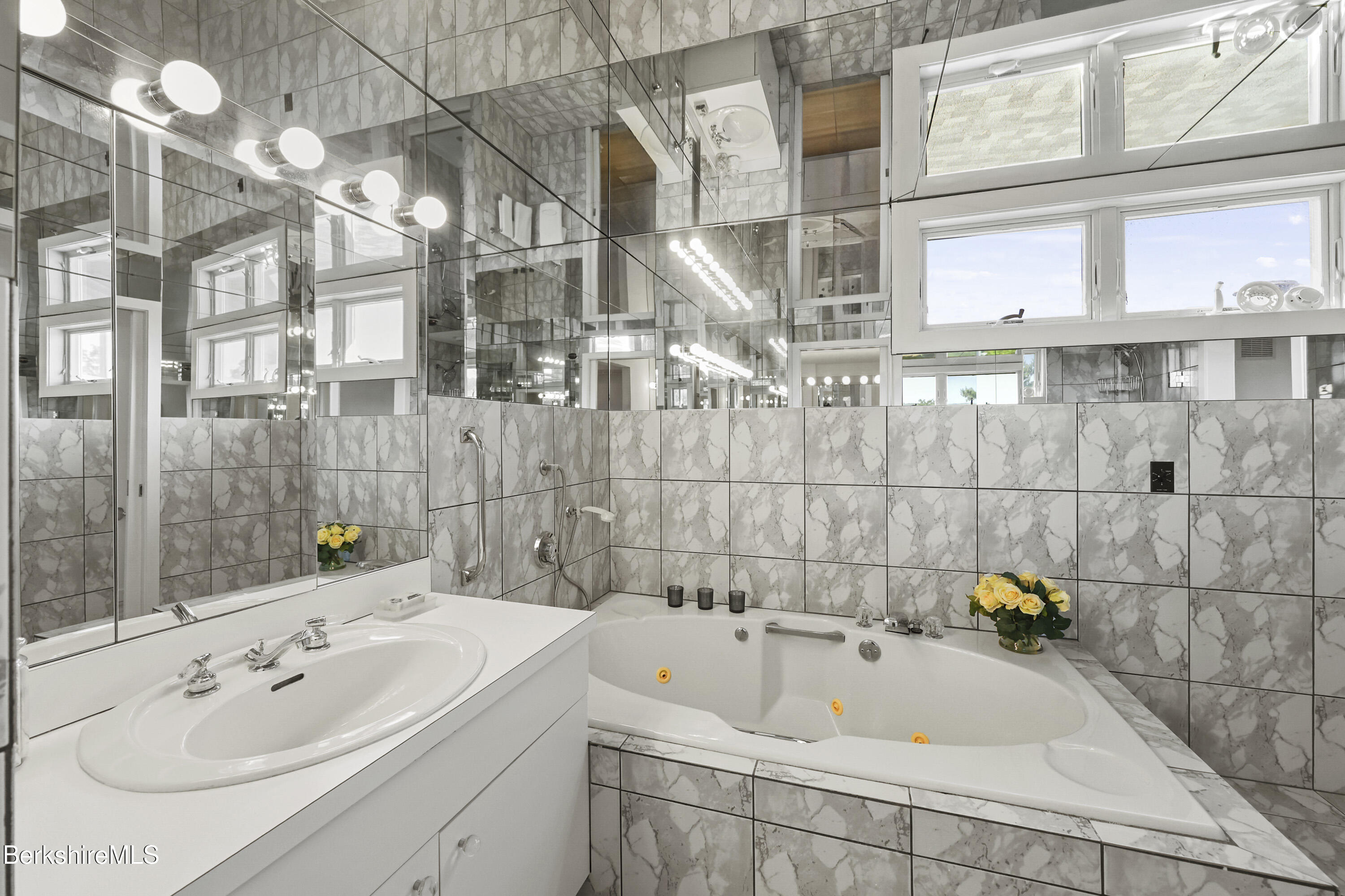 19 Hawthorne Road, Unit 3B STABLES Stockbridge, MA 01262 - Photo 28 of 34 Primary Bath