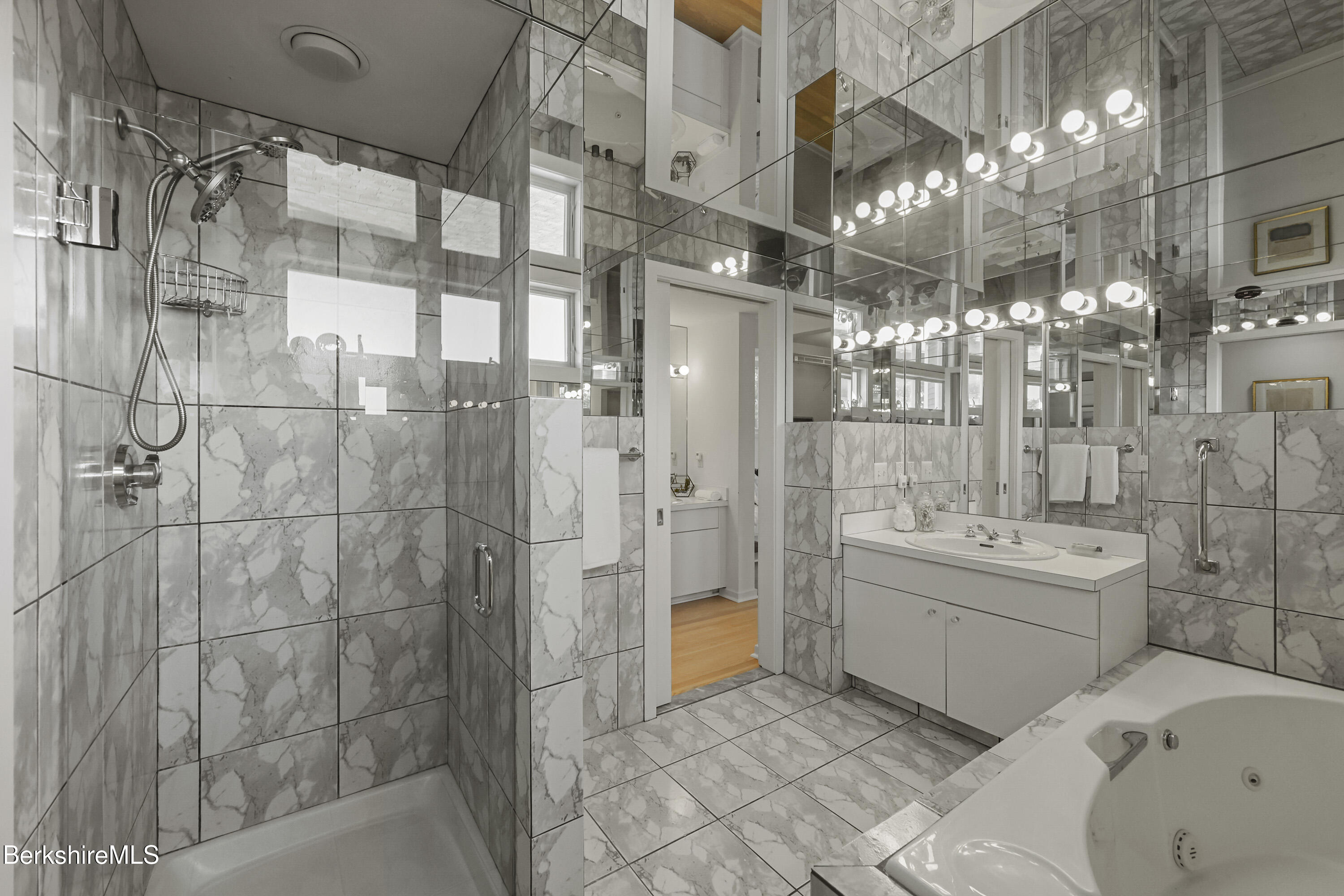 19 Hawthorne Road, Unit 3B STABLES Stockbridge, MA 01262 - Photo 29 of 34 Primary Bath