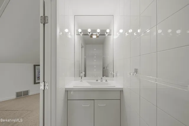 $548,000 | 19 Hawthorne Road, Unit 3B STABLES, Stockbridge, MA 01262