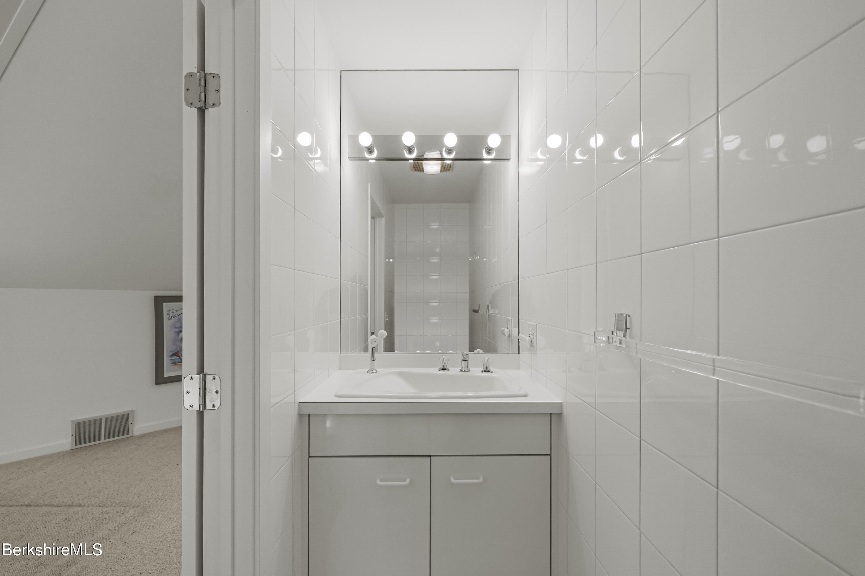 19 Hawthorne Road, Unit 3B STABLES Stockbridge, MA 01262 - Photo 31 of 34 260 Third Floor Half Bath