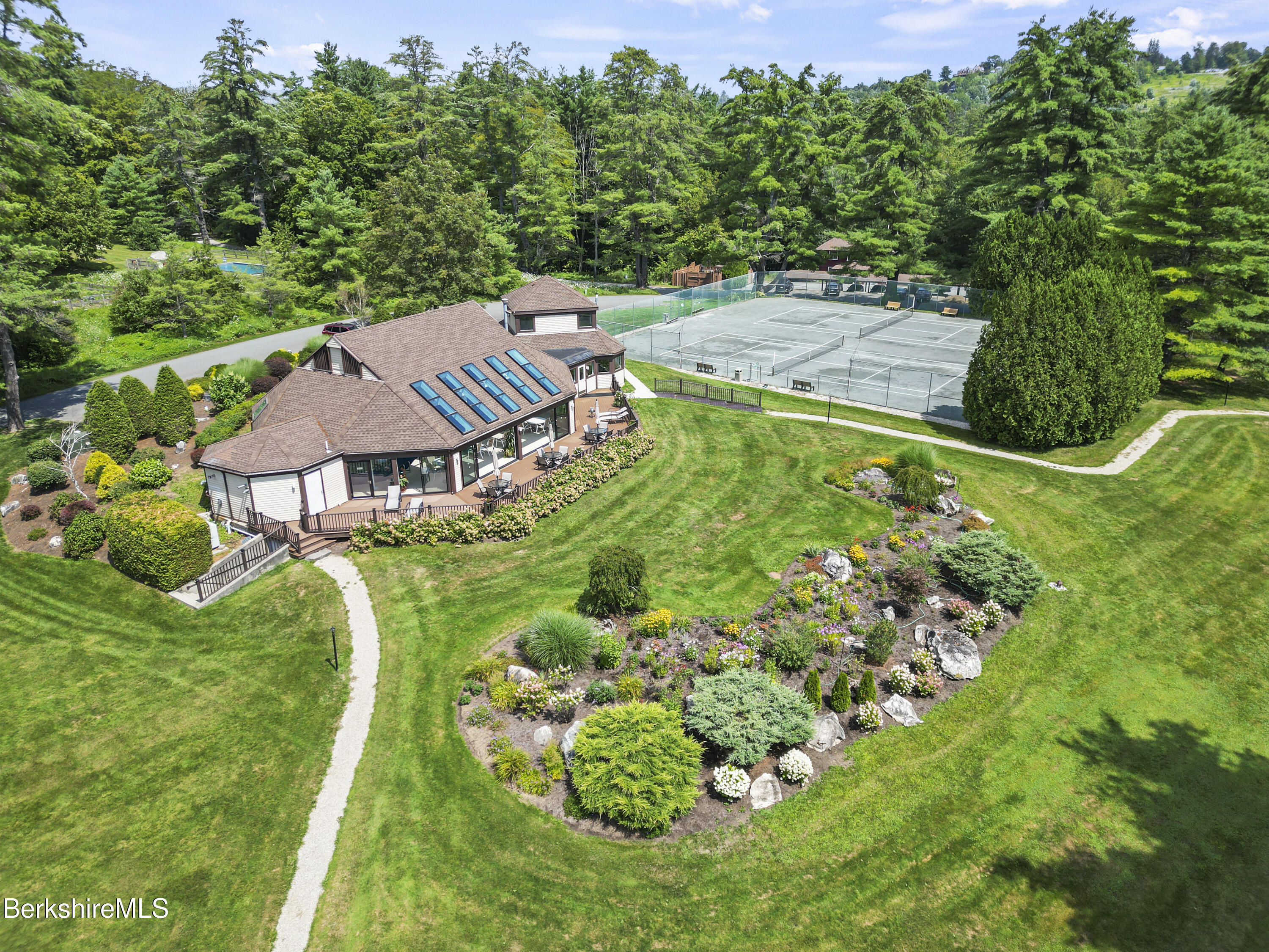 19 Hawthorne Road, Unit 3B STABLES Stockbridge, MA 01262 - Photo 33 of 34 725 Aerial View
