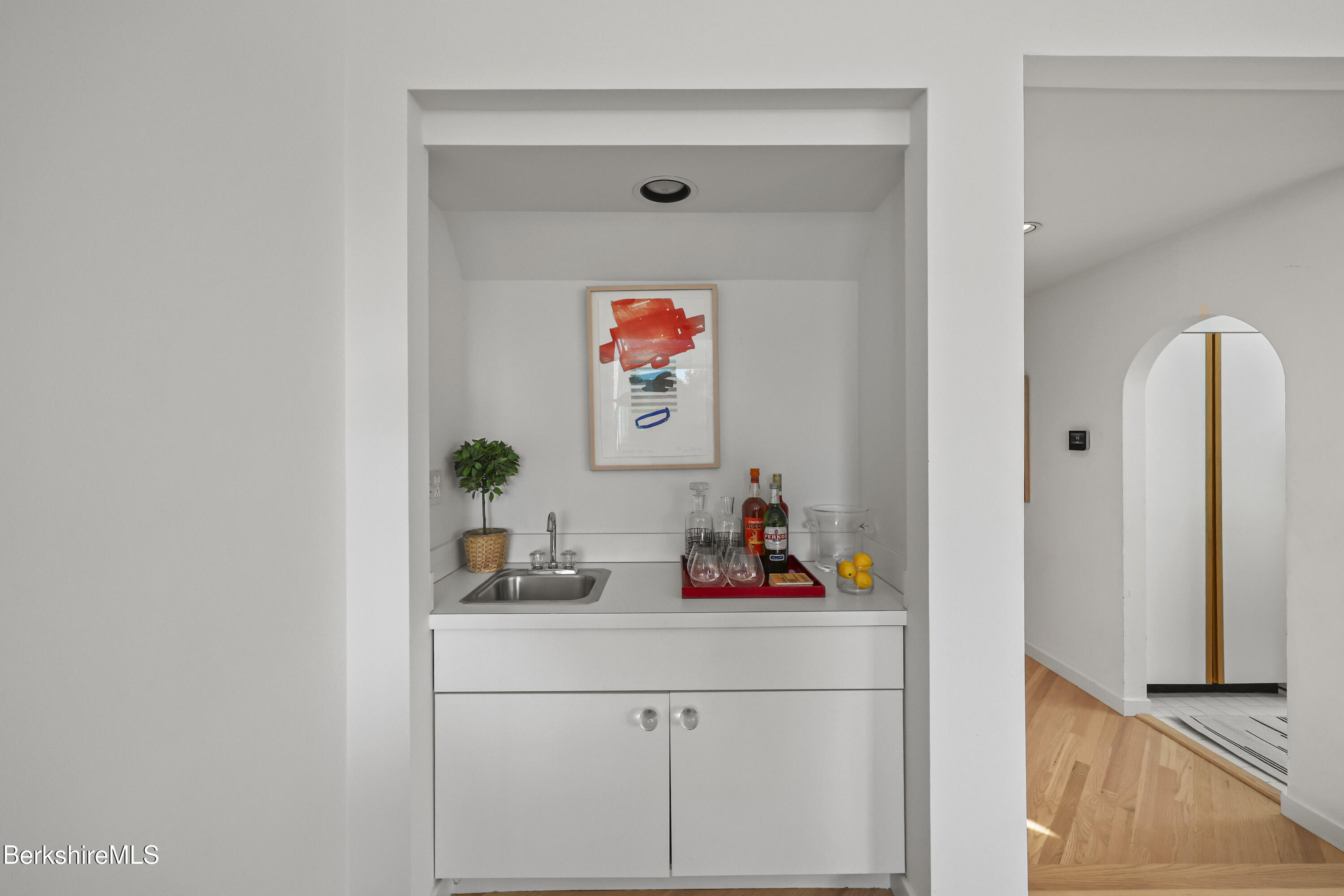 19 Hawthorne Road, Unit 3B STABLES Stockbridge, MA 01262 - Photo 7 of 34 57 Wet Bar