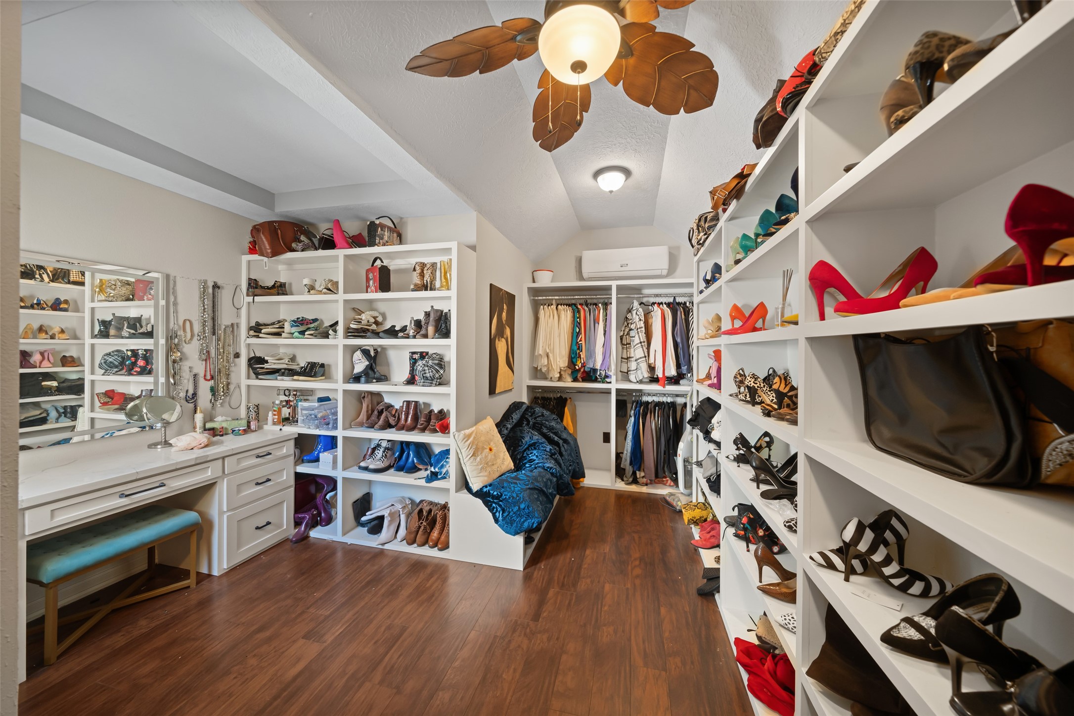 614 Pine Gully Road Seabrook, TX 77586 - Photo 20 of 49 a view of a room with gym equipment