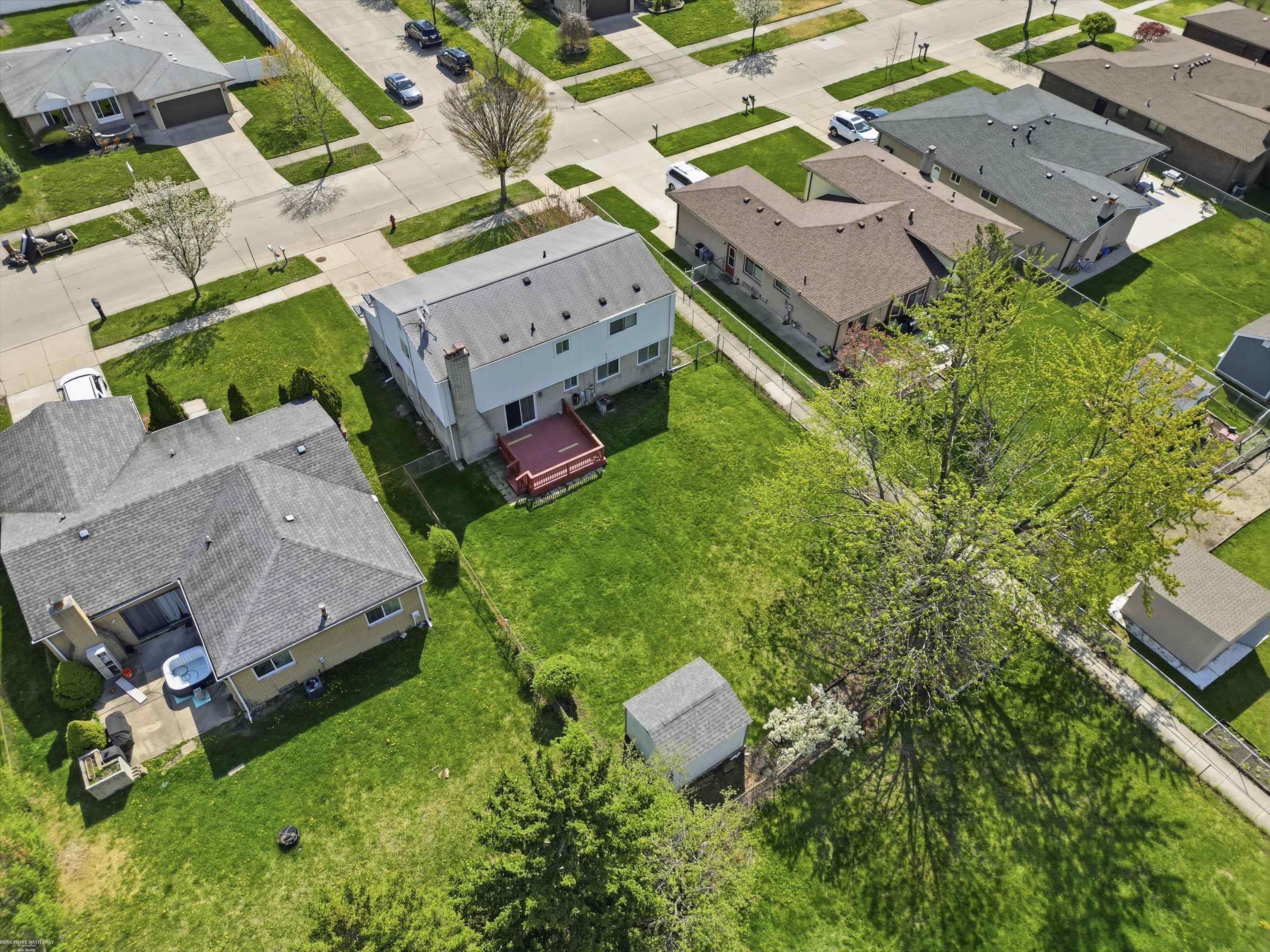 1405 Shaker Street Troy, MI 48083 - Photo 45 of 51 50205374-974125e6-dd46-45e0-8c2f-fcec93f2a50c.JPG