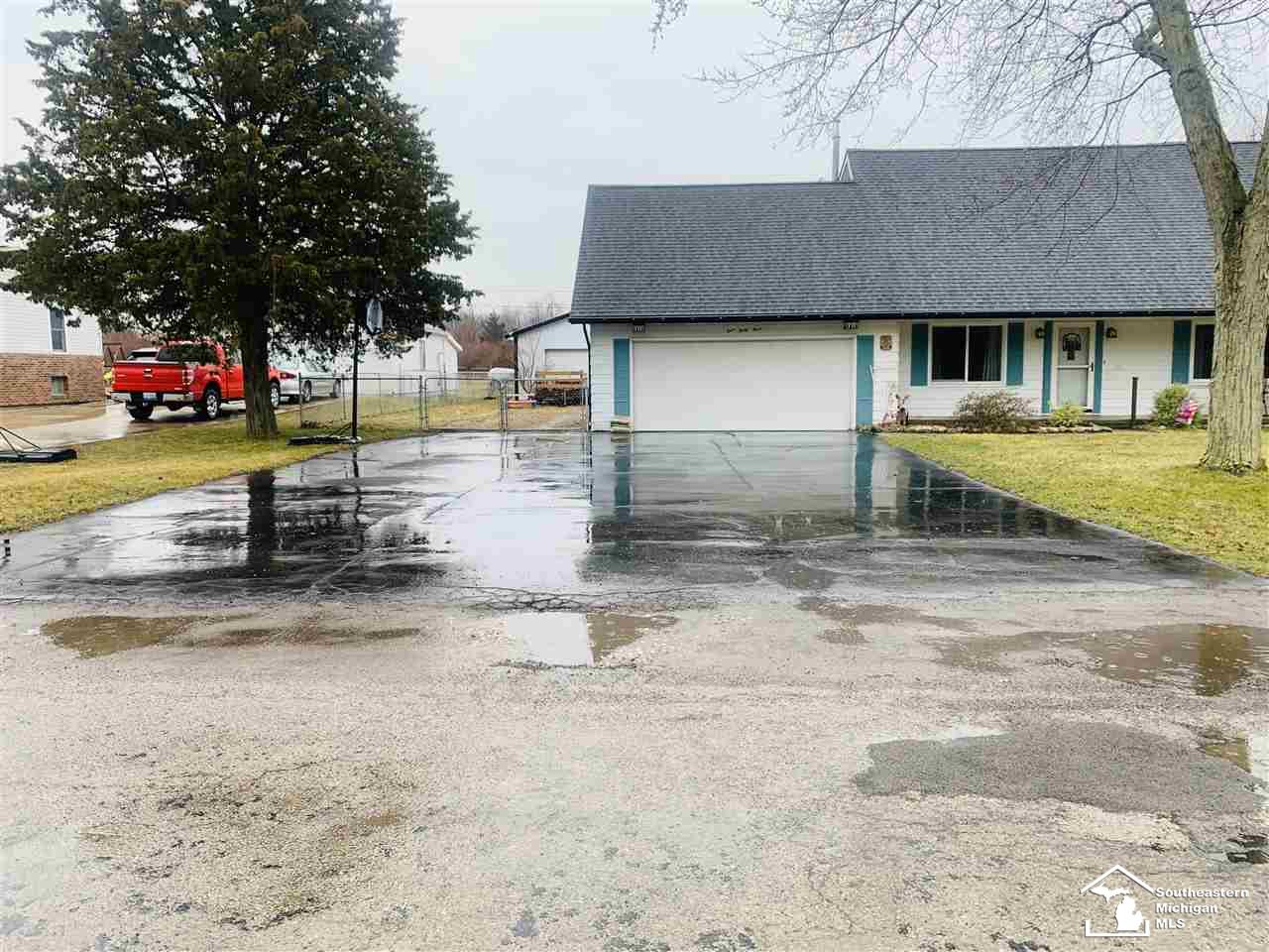 449 Ford Road Carleton, MI 48117 - Photo 3 of 18