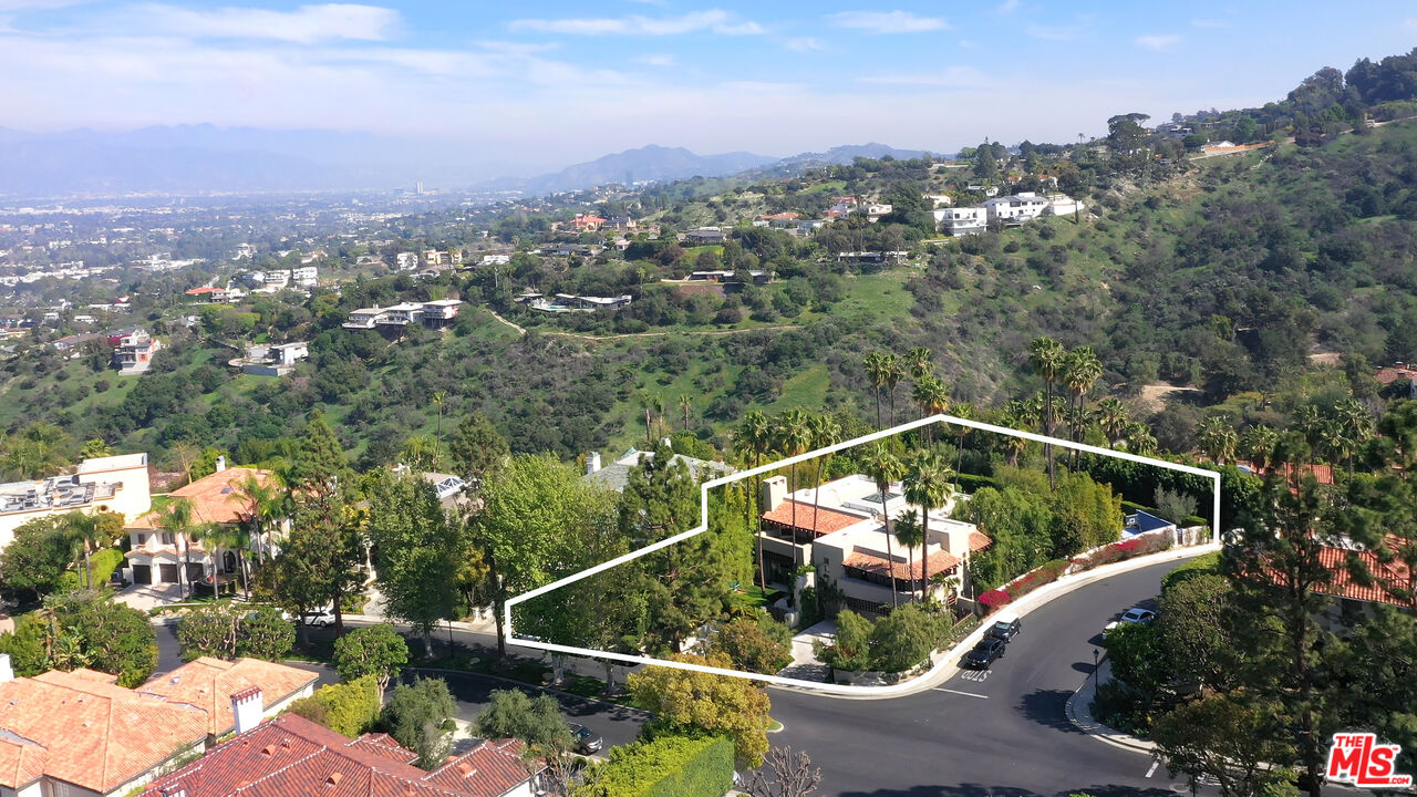 3348 Clerendon Road Beverly Hills, CA 90210 - Photo 2 of 50