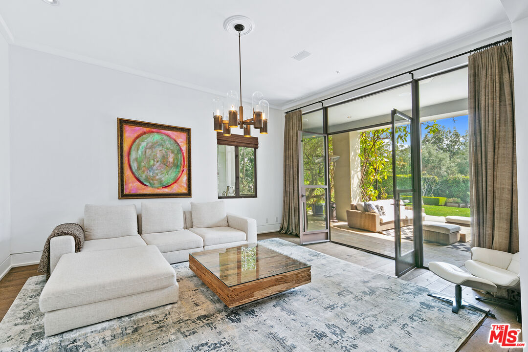 3348 Clerendon Road Beverly Hills, CA 90210 - Photo 24 of 50