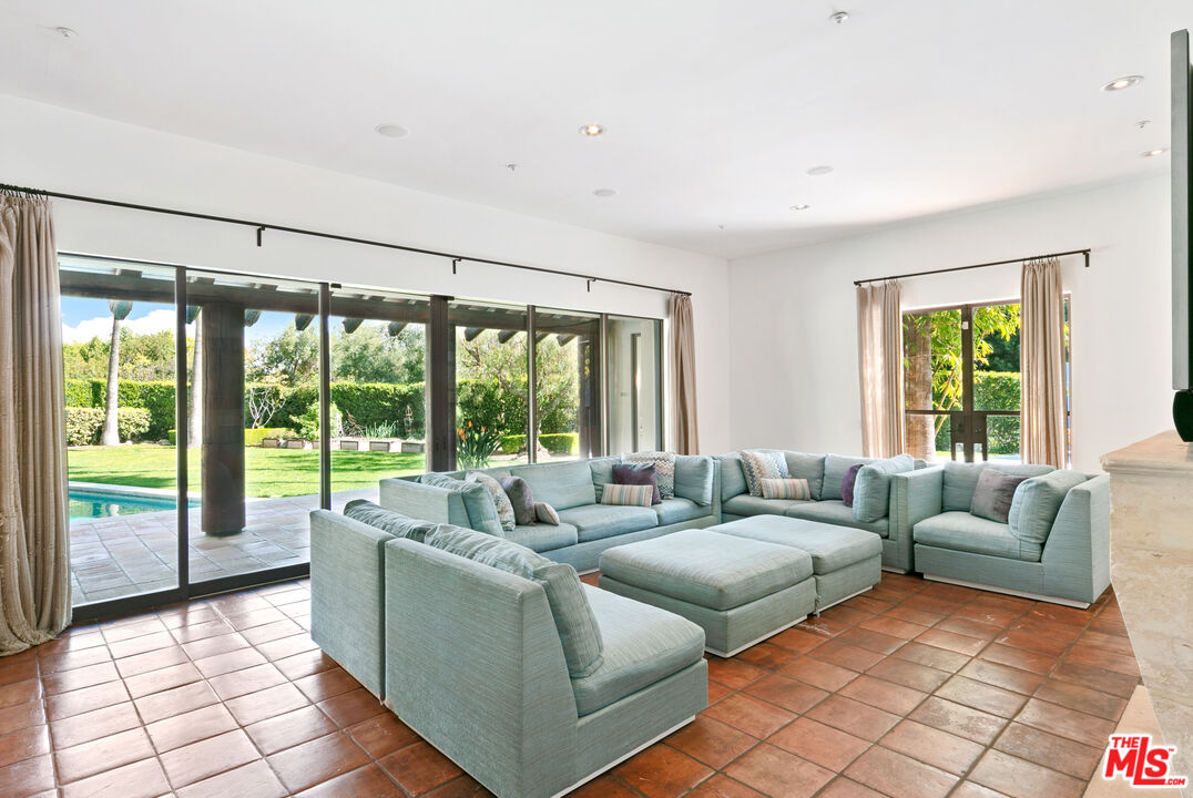 3348 Clerendon Road Beverly Hills, CA 90210 - Photo 26 of 50