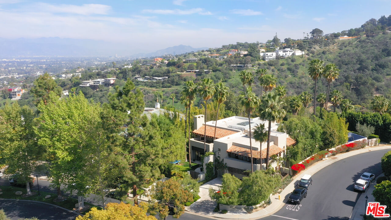 3348 Clerendon Road Beverly Hills, CA 90210 - Photo 4 of 50