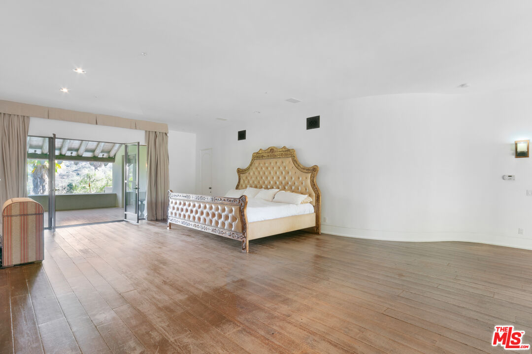 3348 Clerendon Road Beverly Hills, CA 90210 - Photo 47 of 50