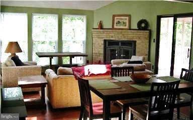 79 Animikean Ridge Hedgesville, WV 25427 - Photo 4 of 19 Living Room
