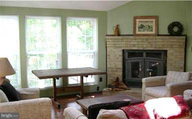 79 Animikean Ridge Hedgesville, WV 25427 - Photo 5 of 19 Living Room