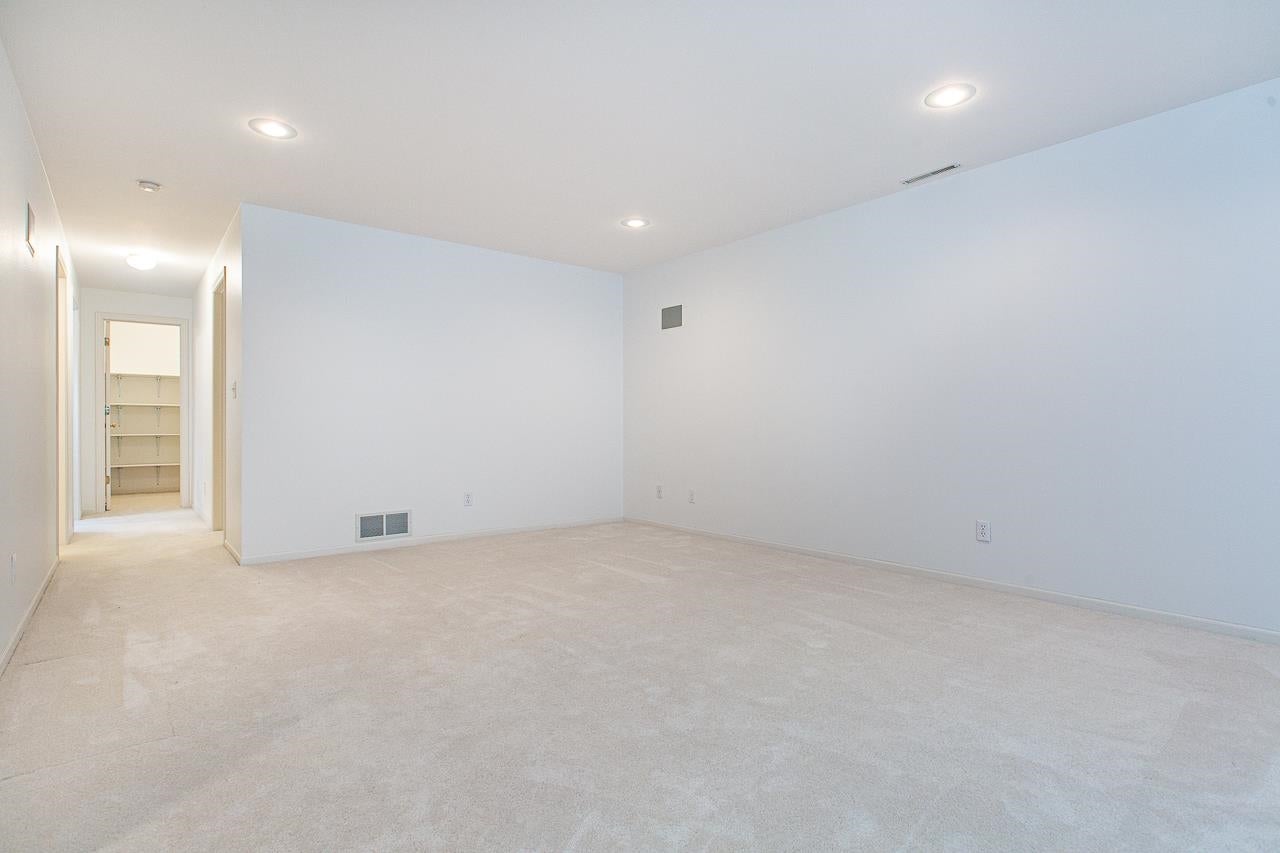 5050 Saratoga Road Dubuque, IA 52002 - Photo 23 of 36 Gallery Image 23