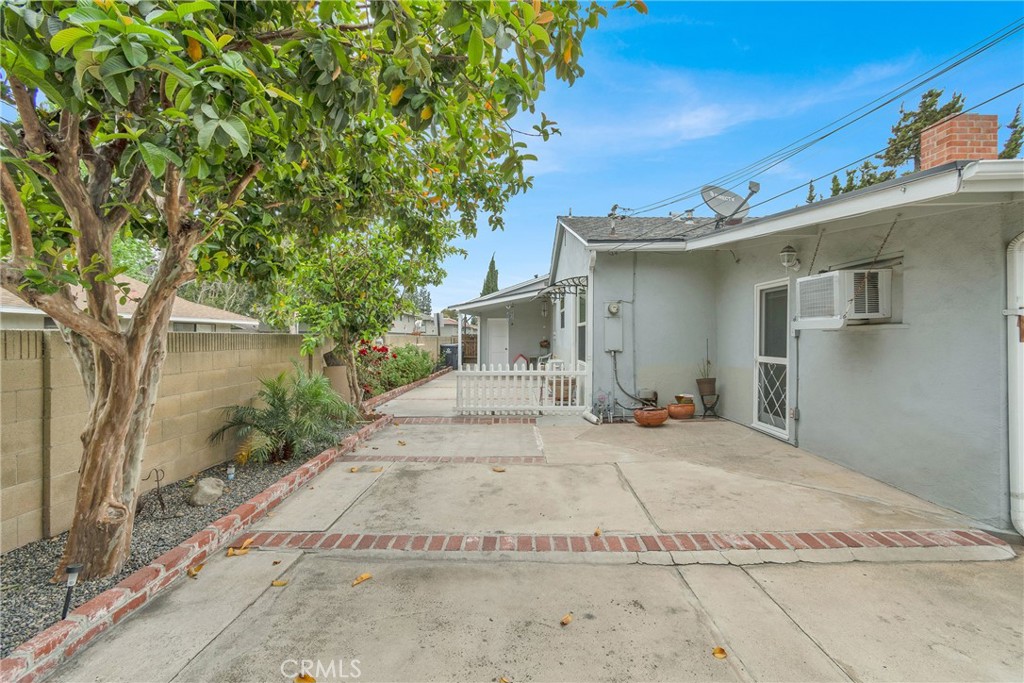2501 Deodar Street Santa Ana, CA 92705 - Photo 30 of 43 a view of a house with a patio
