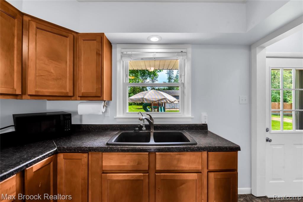 6001 Riverside Drive Jackson, MI 49201 - Photo 10 of 42
