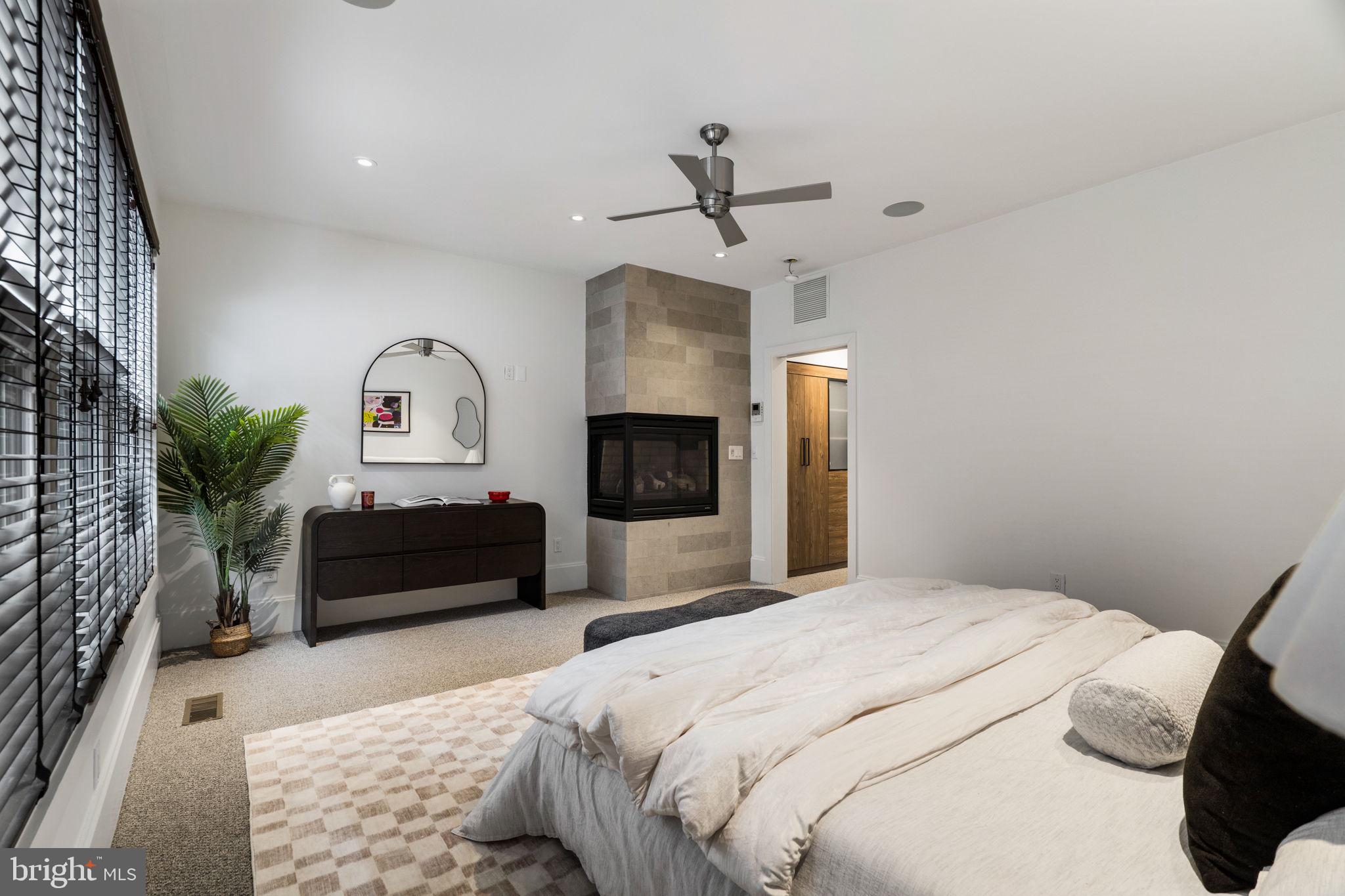 2041 Locust Street Philadelphia, PA 19103 - Photo 18 of 75 Primary Suite