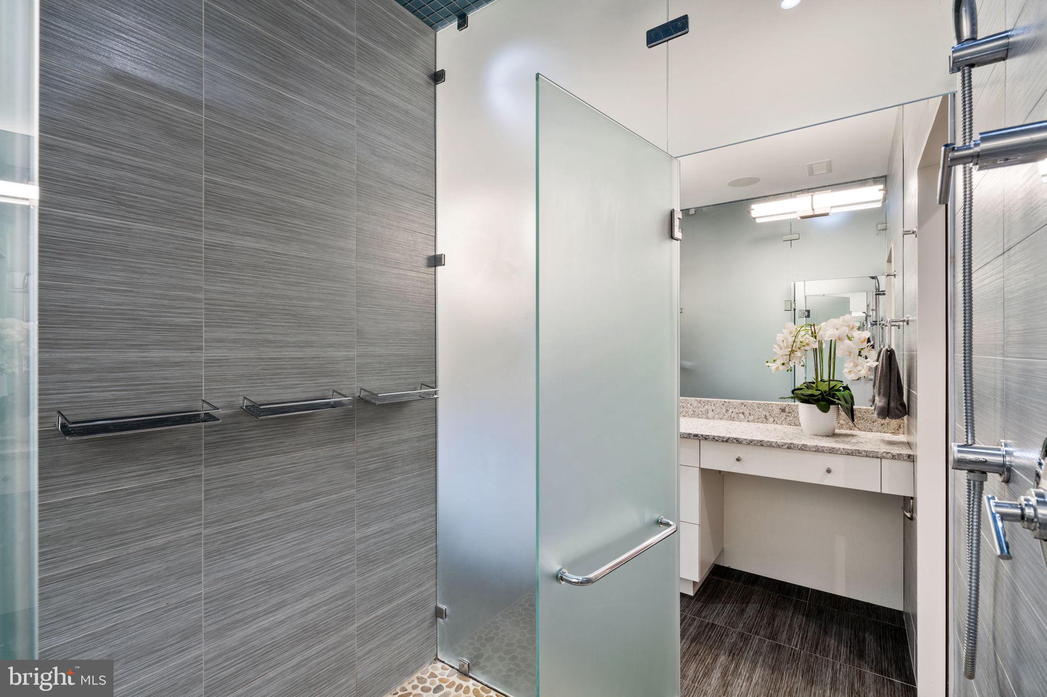 2041 Locust Street Philadelphia, PA 19103 - Photo 22 of 75 Center Shower