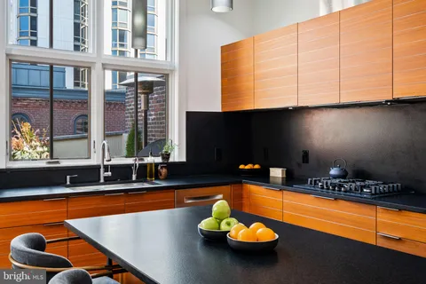 $2,495,000 | 2041 Locust Street, Philadelphia, PA 19103