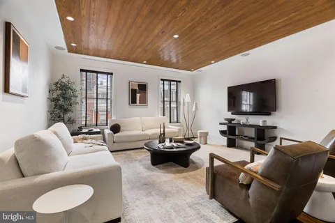 $2,495,000 | 2041 Locust Street, Philadelphia, PA 19103