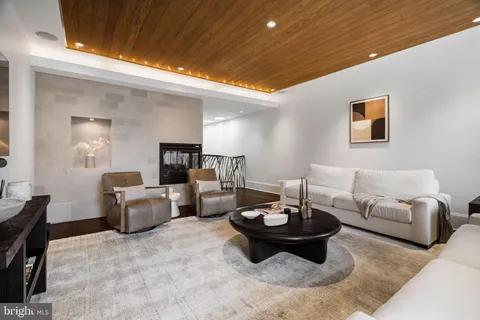 $2,495,000 | 2041 Locust Street, Philadelphia, PA 19103